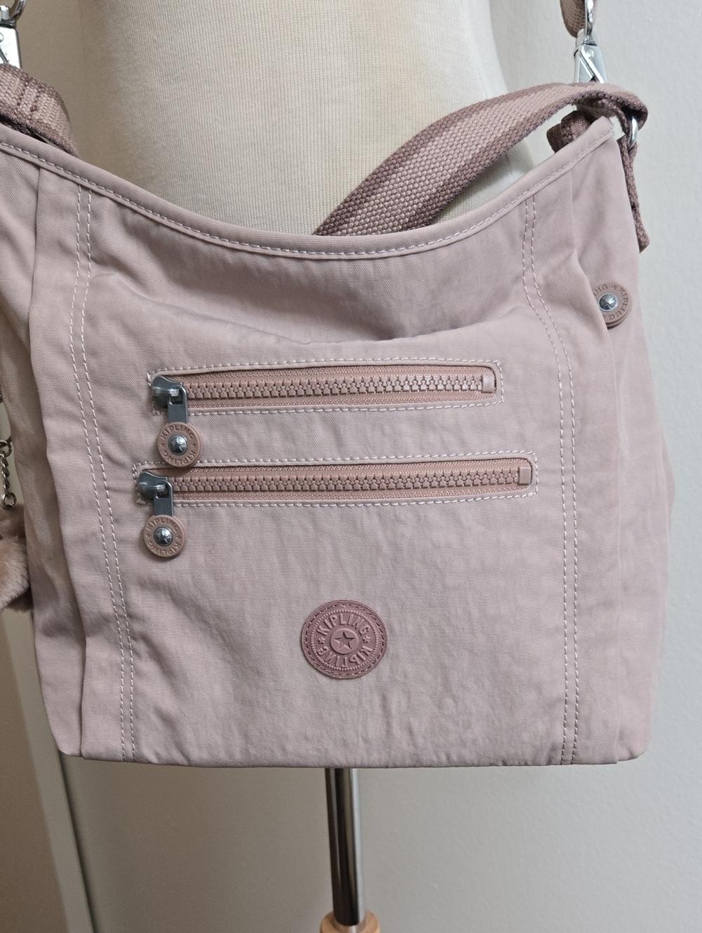 Kipling Dusty Pink Crossbody Bag with Removable Strap. - Picture 2 of 7